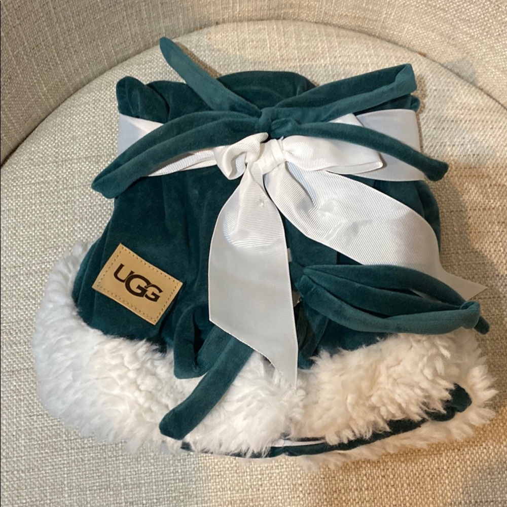 UGG Bliss Mini Tree Skirt